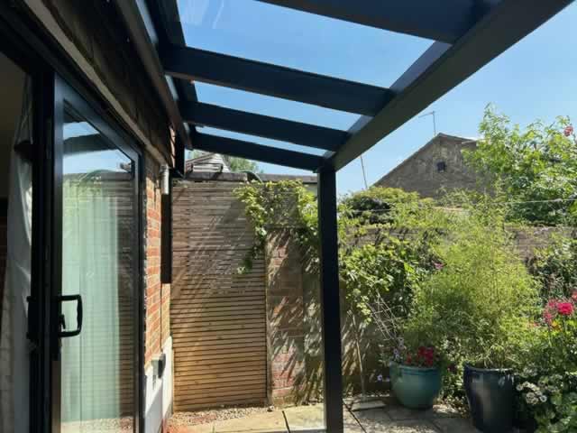 Small Contemporary Glass Veranda