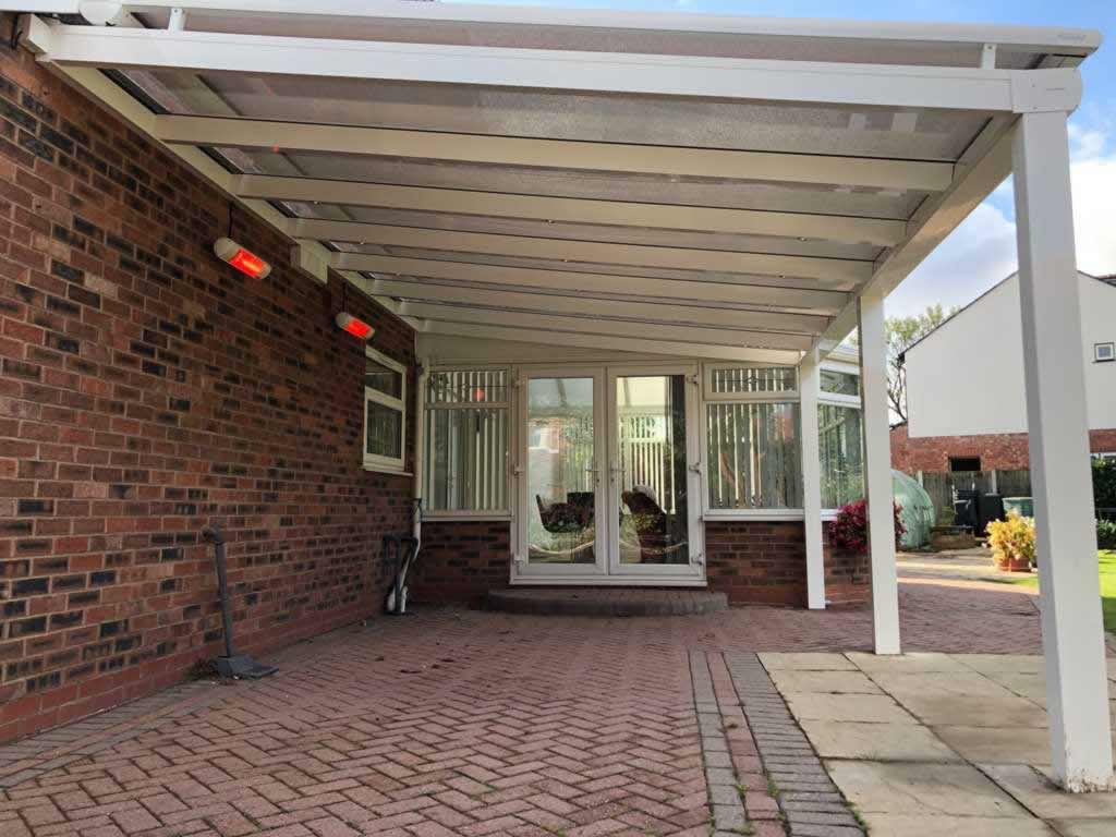 Veranda With Roof Blind & Heaters